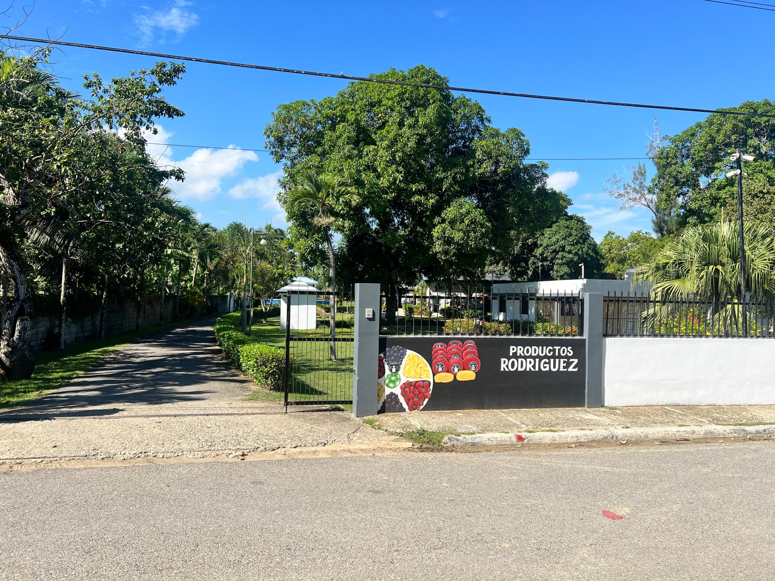 Finca Láctea Productiva con Dos Casas y Amplias Tierras en un Solo Lote
